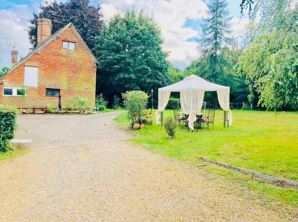 Oldlands Farmhouse garden and gazebo